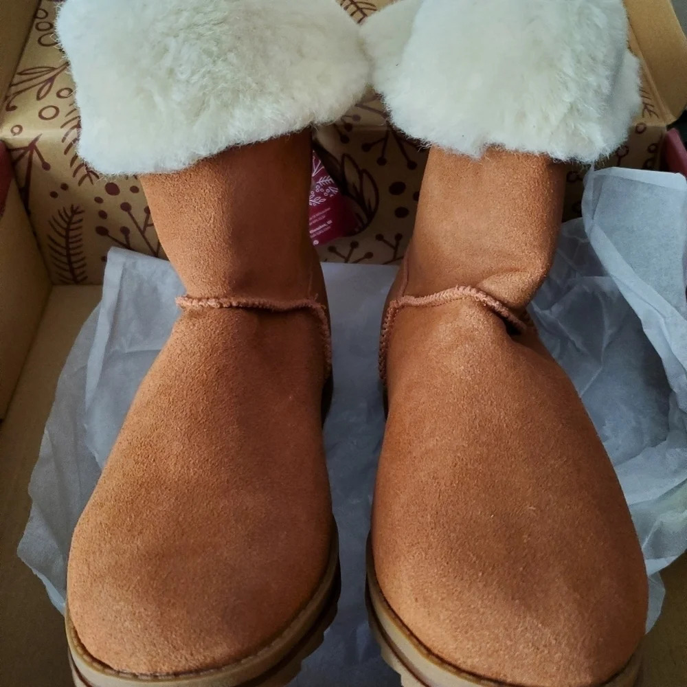 0871. NWTs ~ Original Leather Muk Luks ~ in Cognac~ w/Wool Blend Turn Down Cuff - Picture 6 of 16